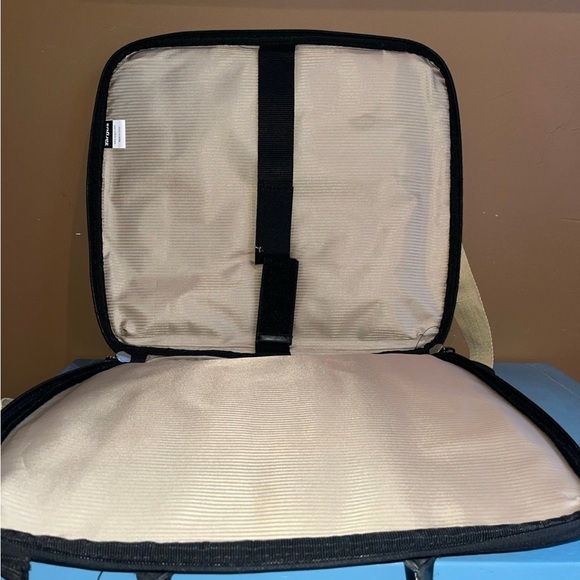 Targus Getta Ladies Notebook Slipcase - Laptop Carrying case - Black, tan - Picture 6 of 6